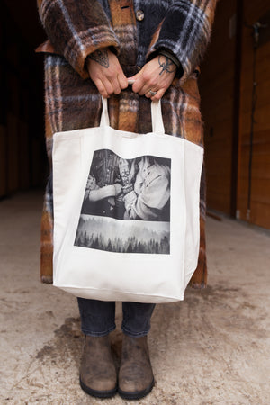 
                
                    Load image into Gallery viewer, TOTE BAG XL STYLE couple and mist
                
            