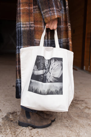 
                
                    Load image into Gallery viewer, TOTE BAG XL STYLE couple and mist
                
            