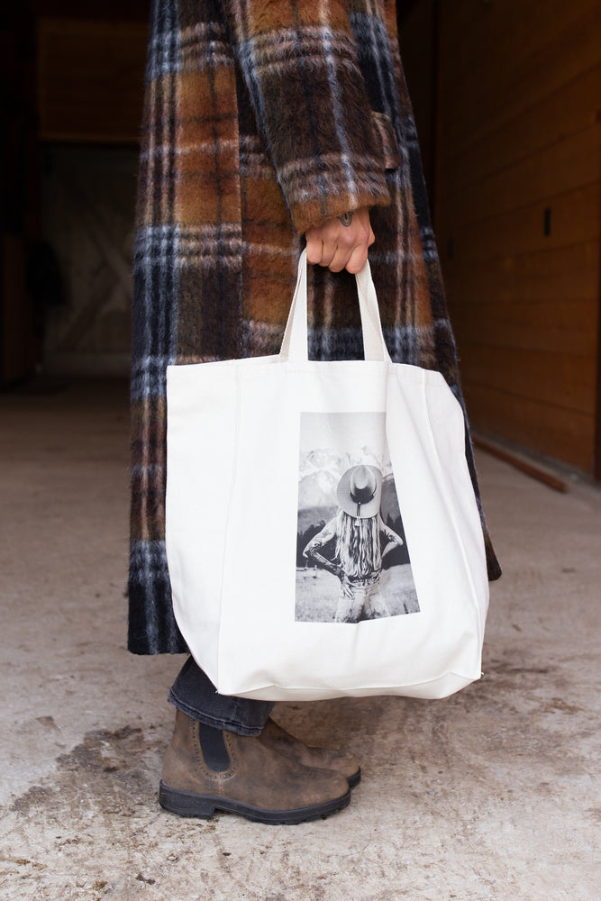 TOTE BAG XL STYLE woman and mountains
