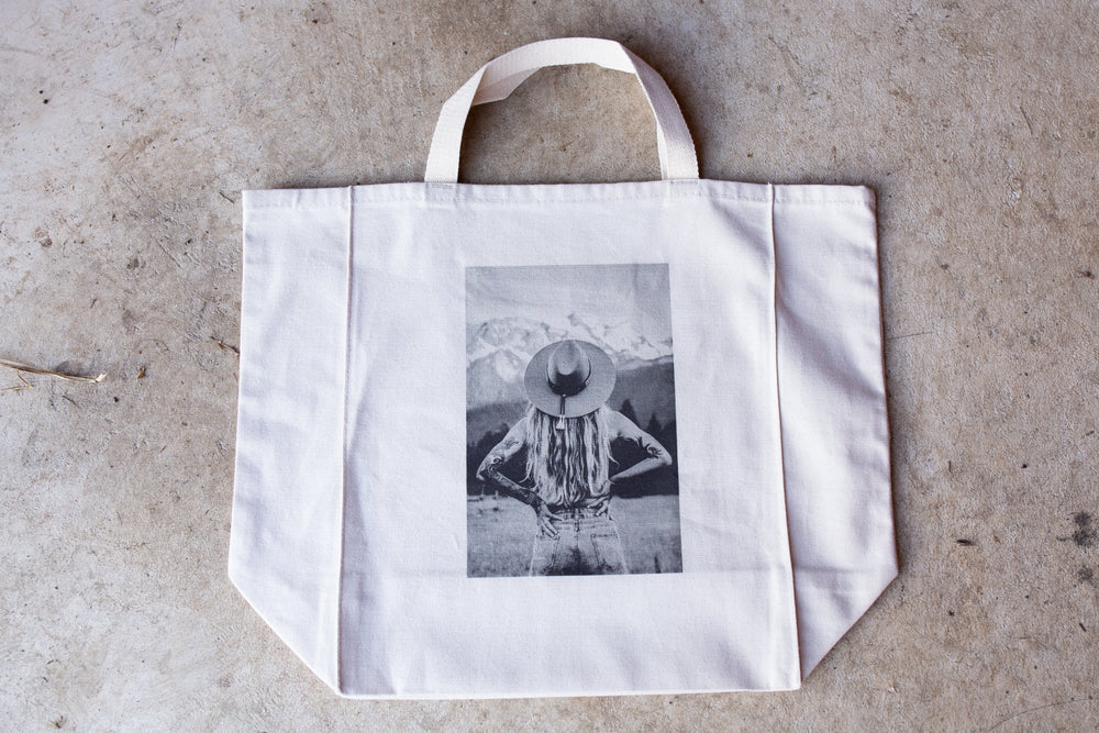 TOTE BAG XL STYLE woman and mountains