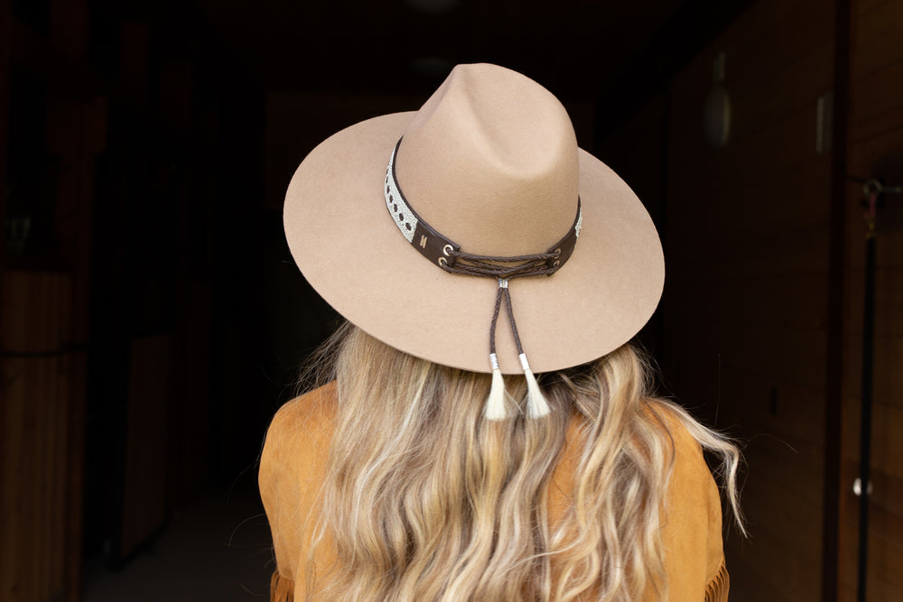 
                
                    Load image into Gallery viewer, back of hat, women wearing hat with wide high end hat band, brown reindeer leather, Simply Sami Jewelry, horsehair, Pemberton BC
                
            