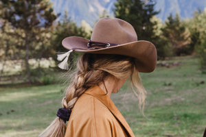 back of hat, women wearing hat with wide high end hat band, brown reindeer leather, Simply Sami Jewelry, horsehair, Pemberton BC